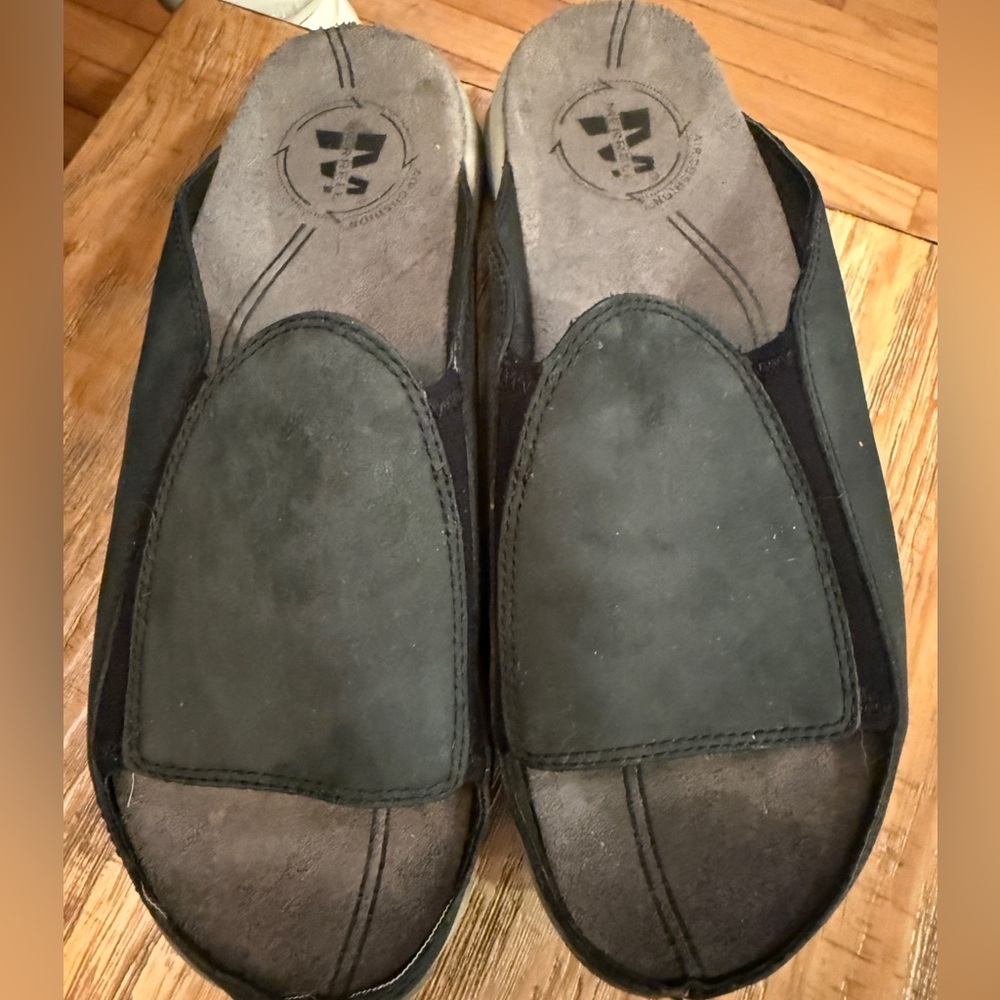 Merrell Black Sandals Comfortable Slip-On Design